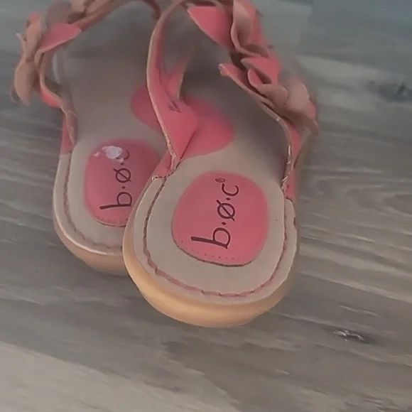 b.o.c. Women's Sandals 8M Red Pink Floral Flip Flop Flower Vegan Leather Shoes - Picture 6 of 9